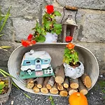 Am Wasserturm Mit Kleinem Bauernhof *