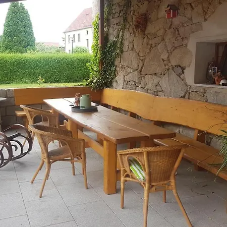 Apartamento Am Wasserturm Mit Kleinem Bauernhof