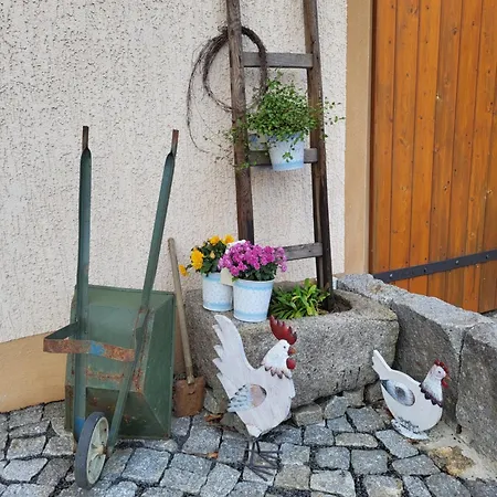 Am Wasserturm Mit Kleinem Bauernhof