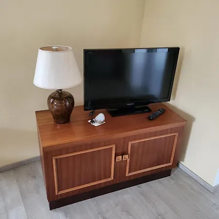 Apartamento Am Wasserturm Mit Kleinem Bauernhof